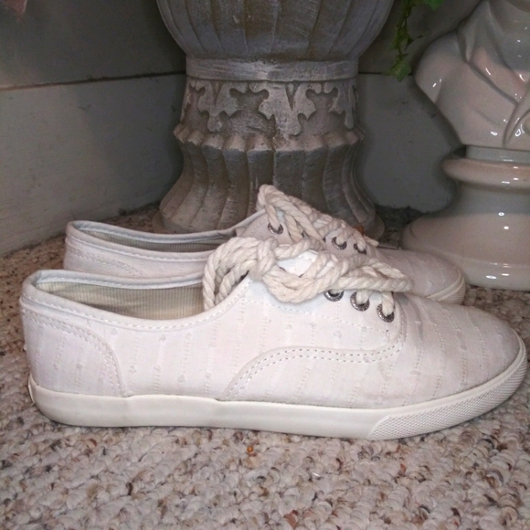 Margaritaville Dream Catcher White Slub Canvas Memory Foam Insole Sneakers - Picture 9 of 9